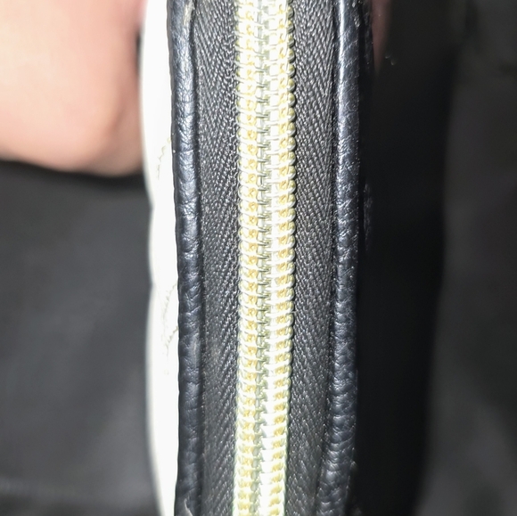 Betsey Johnson White Wallet with Gold Bow Accent - Picture 6 of 7